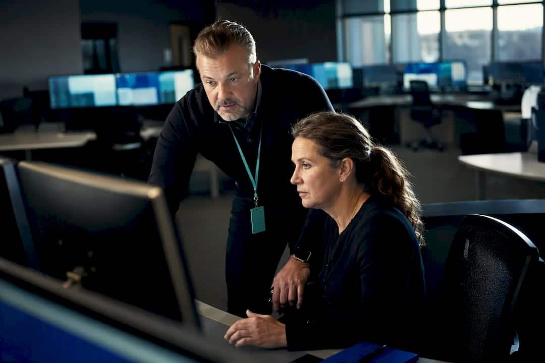 911 managers reviewing vacant dispatch staffing